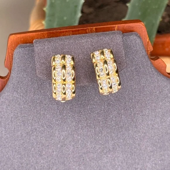 Vintage Swarovski Swan Signed Clip-On Earrings Gold Tone Crystal Pavé 1980s - Picture 2 of 7